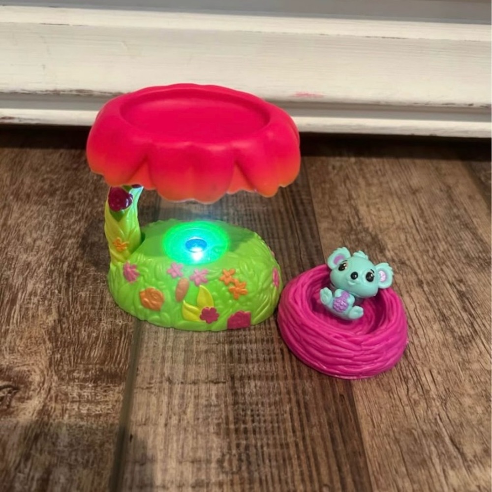 Hatchimals Egg Colleggtibles
Light up Nest Forest